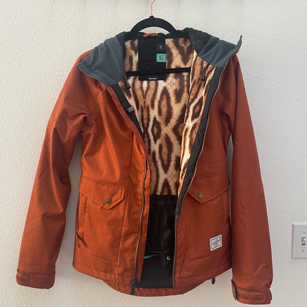 Volcom Women’s ski or snowboard jacket with hood